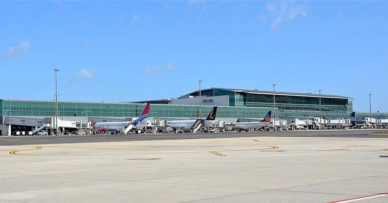 Cape Town International runway reopens after Kenya Airways KQ784 tyre failure disrupted flights