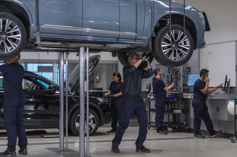 Volvo Car South Africa expands national footprint with new full-service dealerships in Gqeberha and Mbombela