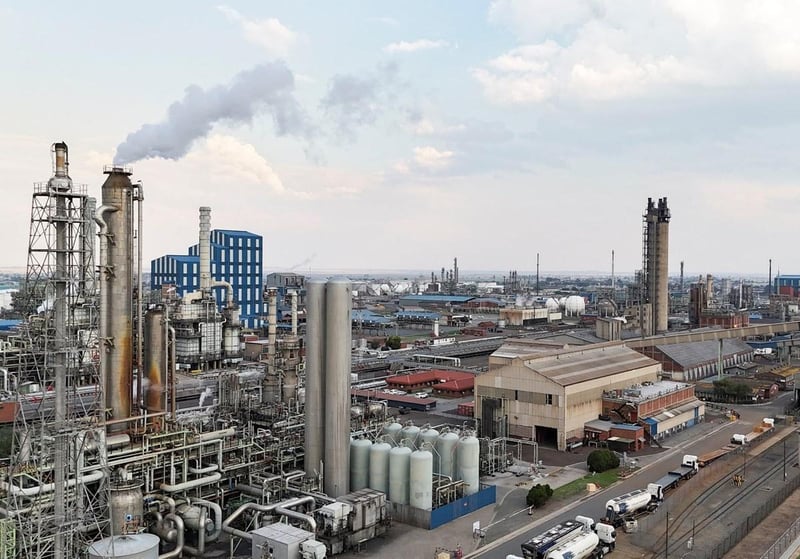 Mozambique proposes $250m FSRU and 140km pipeline link to Rompco, seeks Sasol buy‑in by 2031
