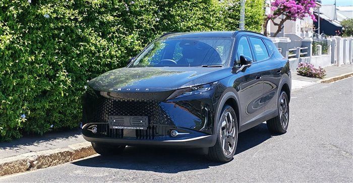 Review - Omoda C7 1.6 TGDI Luxury — stylish, well‑spec'd family crossover hampered by jerky take‑offs and oversized touchscreen