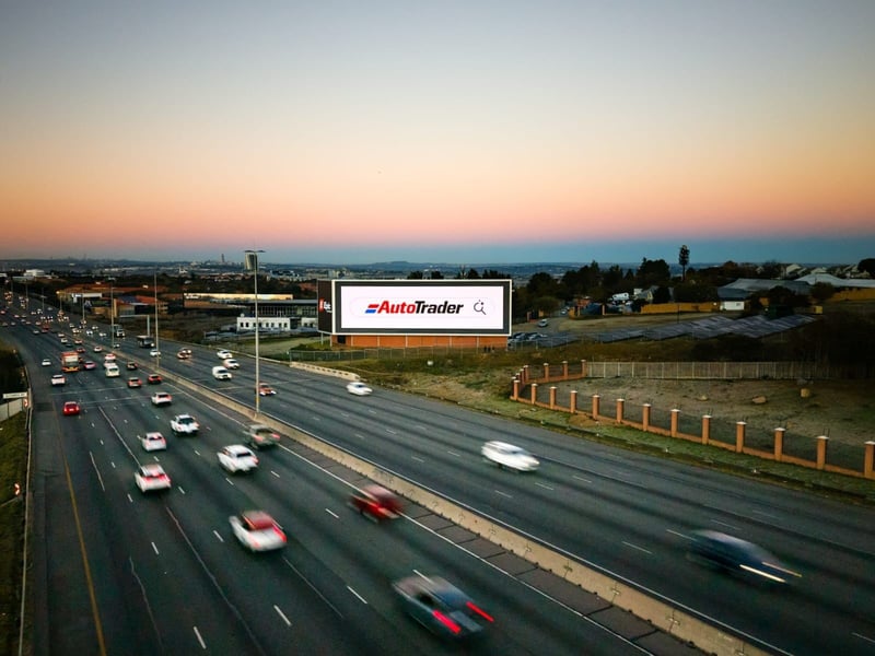 AutoTrader lights up the N1 with South Africa’s largest digital billboard launch