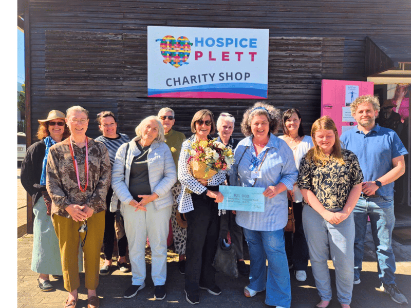 Plettenberg Bay Arts Association Donates R21,000 to Hospice Plett