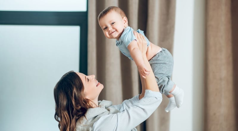 The Chiropractors Publishes New Guides on Desk Ergonomics and Pain-Free Parenting
