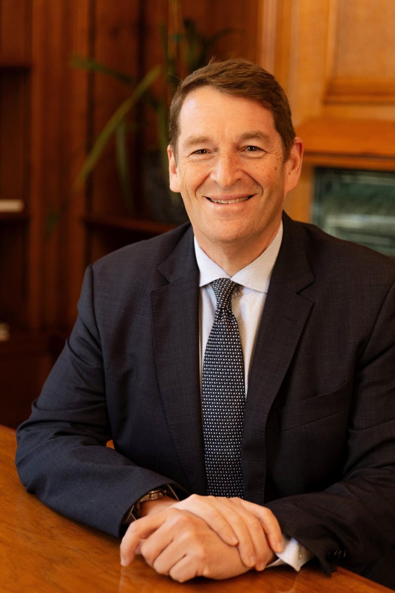Exclusive vs Open Mandates - Andrew Golding on the Property Sale Choice