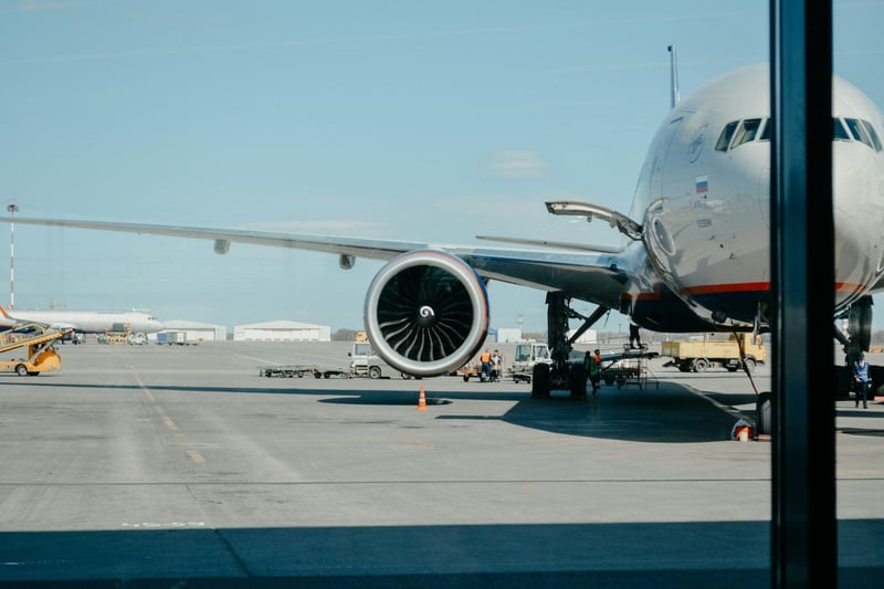 Global air passenger demand fell 0.8% in August as Middle East downturn offsets growth elsewhere, IATA reports.
