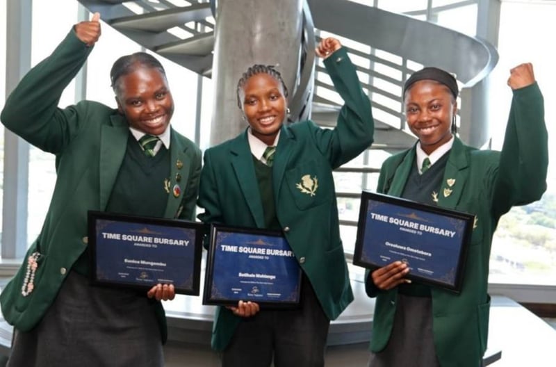 Academic excellence earns Glen High School trio bursaries