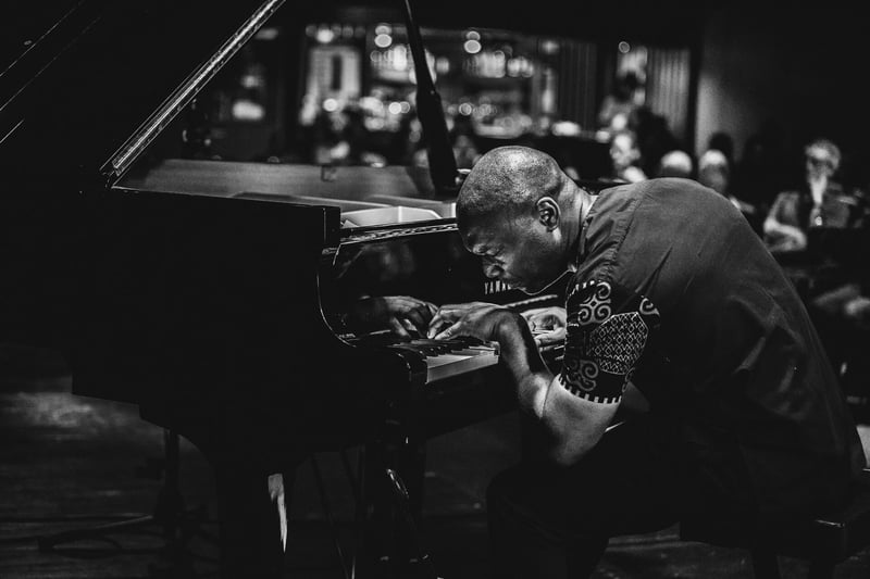 Sibusiso “Mash” Mashiloane Announces Release of Eighth Album Isigqi