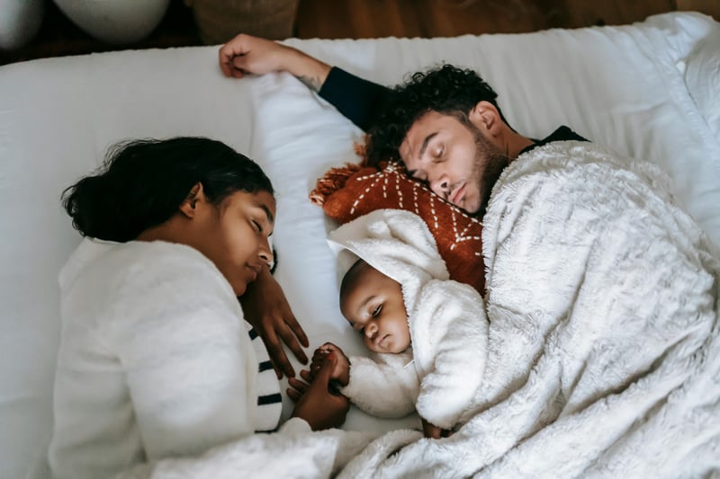 Where Should Your Baby Sleep? Share Your Room or Sleep Alone