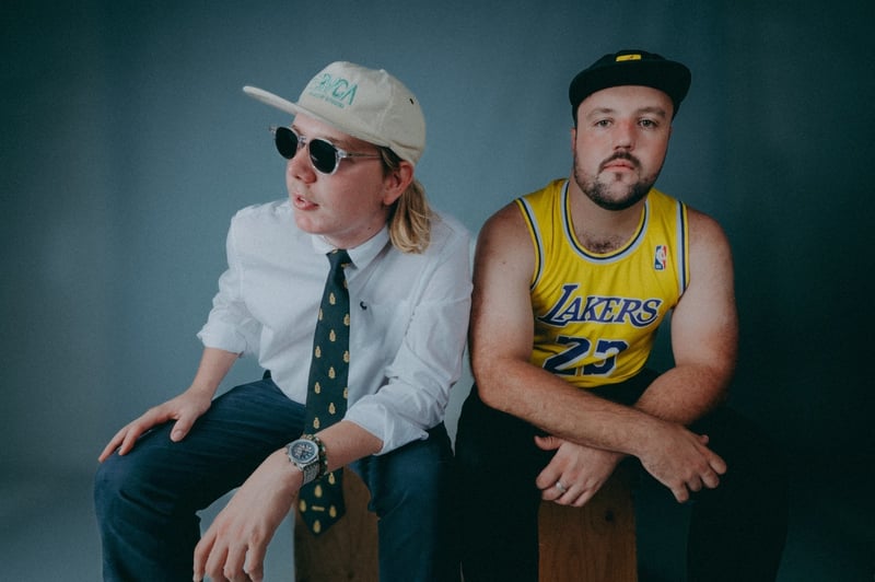 Virseker Afrikaans 100 - Two artists. Two songs. One chance to choose.