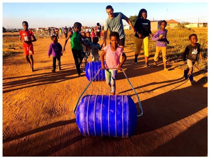Running for Water - South African desert runner David Barnard to tackle Australia’s Big Red Run in support of the Hippo Roller