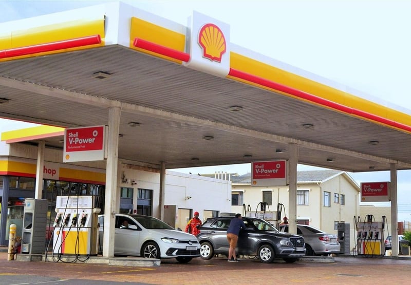 SA Reserve Bank warns fuel prices may stay high after war ends, oil inventories strain