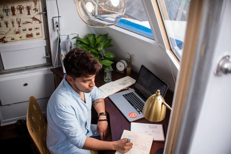 HOW TO BUILD A STRONG REMOTE WORKING TEAM AND SAVE