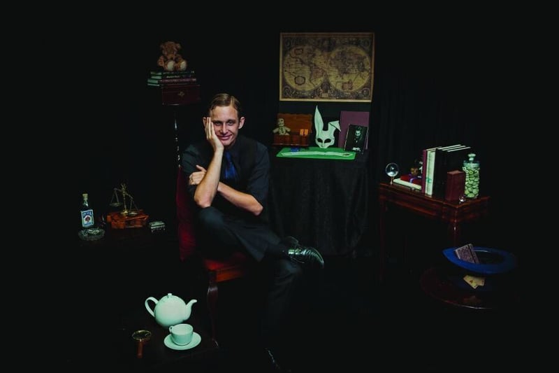 Award-winning sleight-of-hand artist Stuart Lightbody presents breath-taking new show “Unique Wonders” in Cape Town