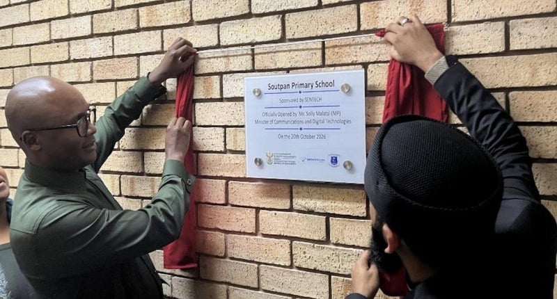 Sentech and DCDT hand over new computer laboratory at Soutpan Primary School in Gqeberha