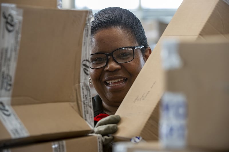 Women Shaping City Logistics From Scanning Precision to E‑Commerce Transport Management