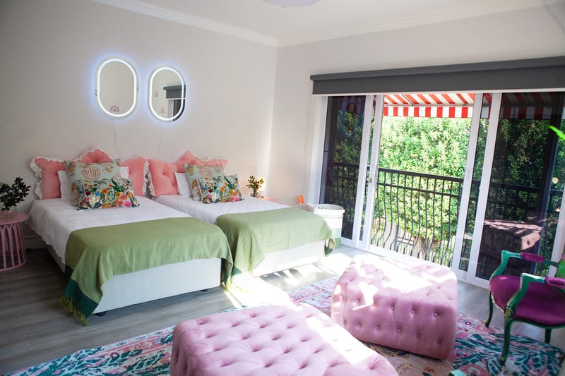 How to decorate a bedroom for the transitions from child to tween to teenager