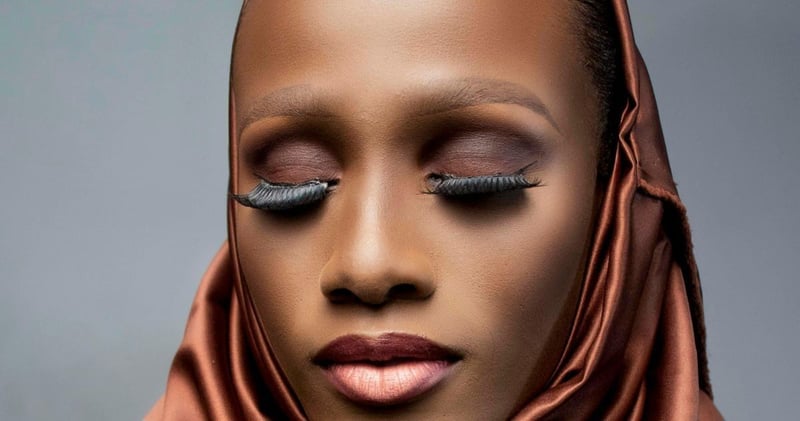 The Ultimate Guide to DIY Lash Extensions - How to Get Stunning Lashes at Home